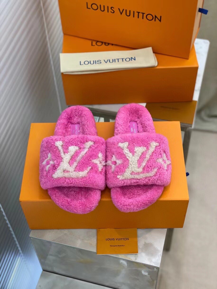 Replica Louis Vuitton Paseo Flat Comfort Mules In Pink Shearling