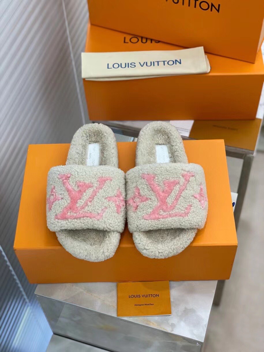 Beige LV Louis Vuitton Paseo Flat Comfort Shearling Fur Mules Slippers Size  40 - Wornright Authenticated Shopping