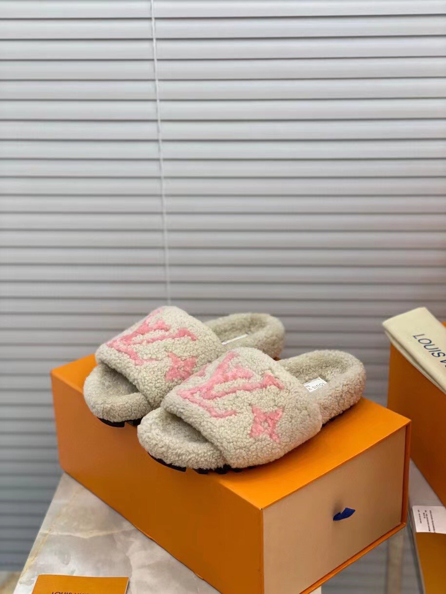 Replica Louis Vuitton Paseo Flat Comfort Mules In Shearling for Sale