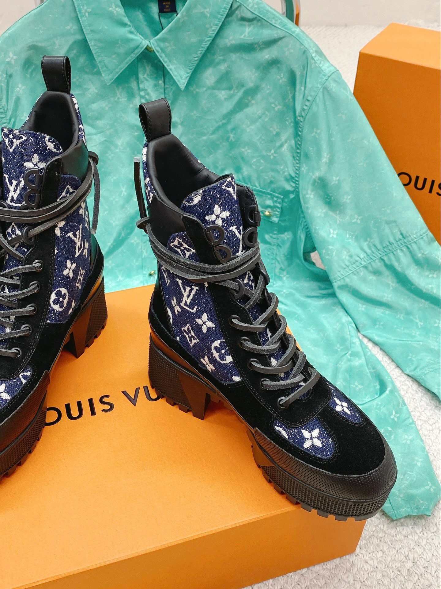 Louis Vuitton Laureate Desert Black Suede Leather Monogram Boots EU 37,5 US  7,5