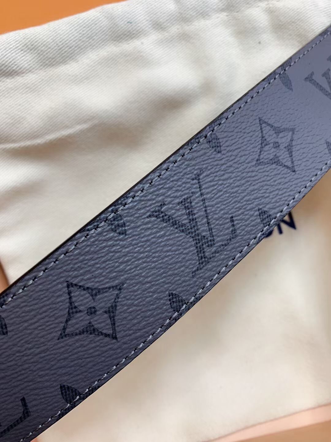 Louis Vuitton Taiga LV initials 40mm Reversible Belt, Blue, 110
