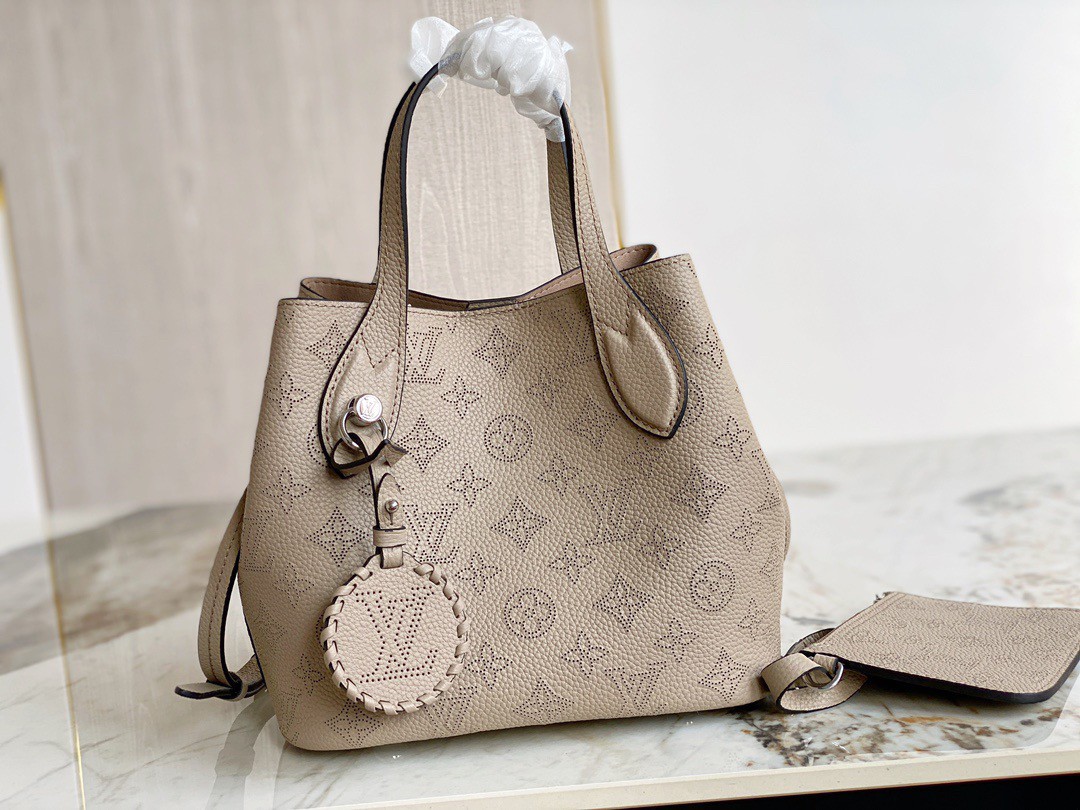 Louis Vuitton Why Knot mm Galet Mahina
