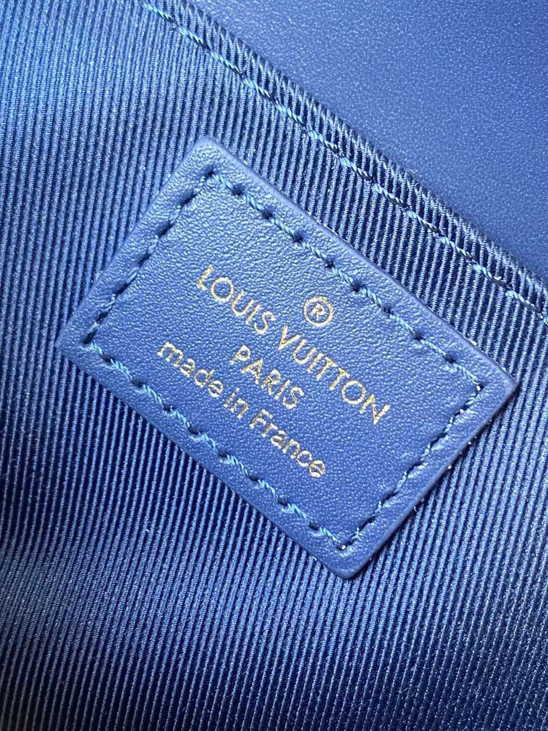 Louis Vuitton Pochette Metis East West Blue