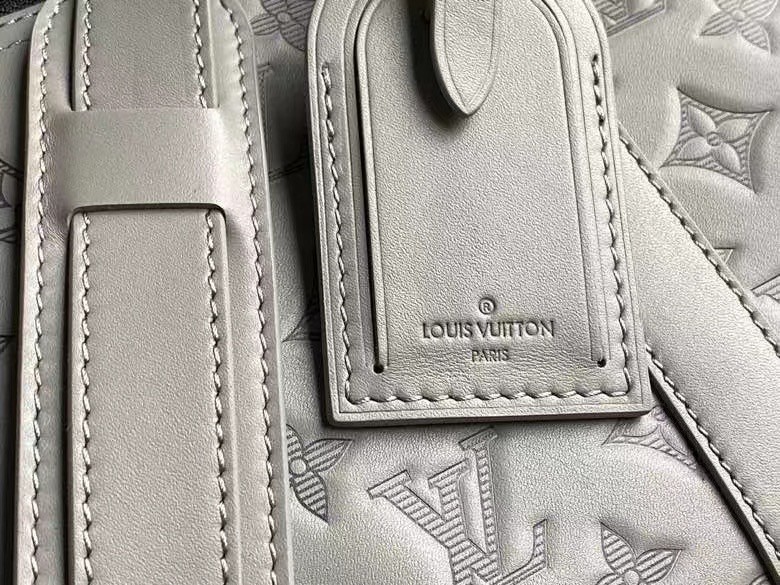 Louis Vuitton MONOGRAM Keepall 50B (M46117)  Louis vuitton monogram, Louis  vuitton, Large capacity bags
