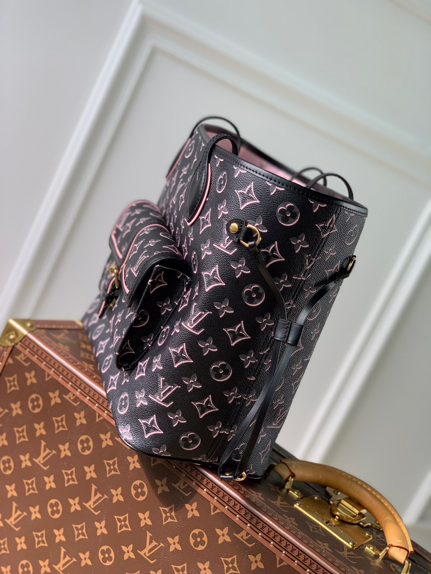 Replica Louis Vuitton Neverfull MM Bag In Black Monogram Canvas M46137
