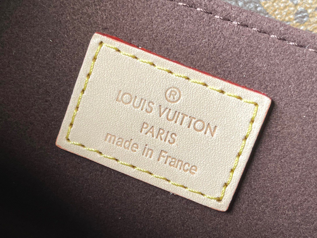 Replica Louis Vuitton Pochette Metis East West Bag M46595 Monogram