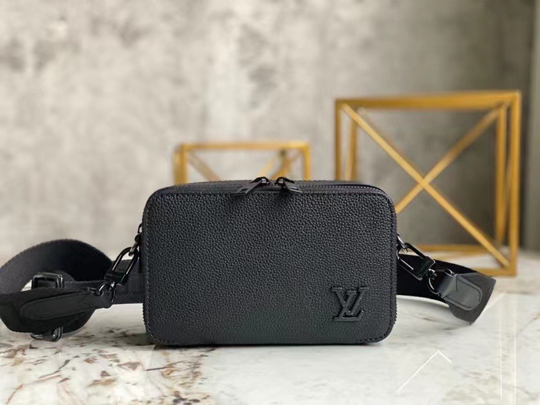 Alpha Wearable Wallet Monogram Eclipse - Bags