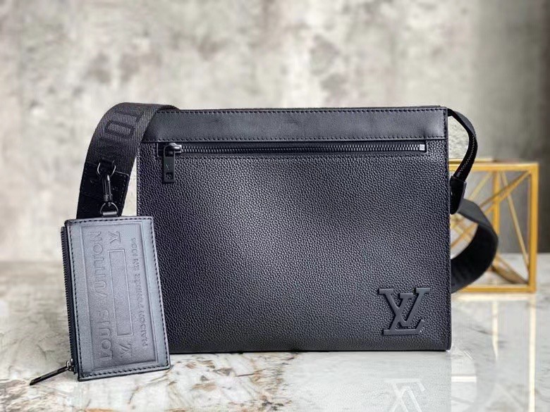 Replica Louis Vuitton Messenger Voyage In LV Aerogram Leather M59329