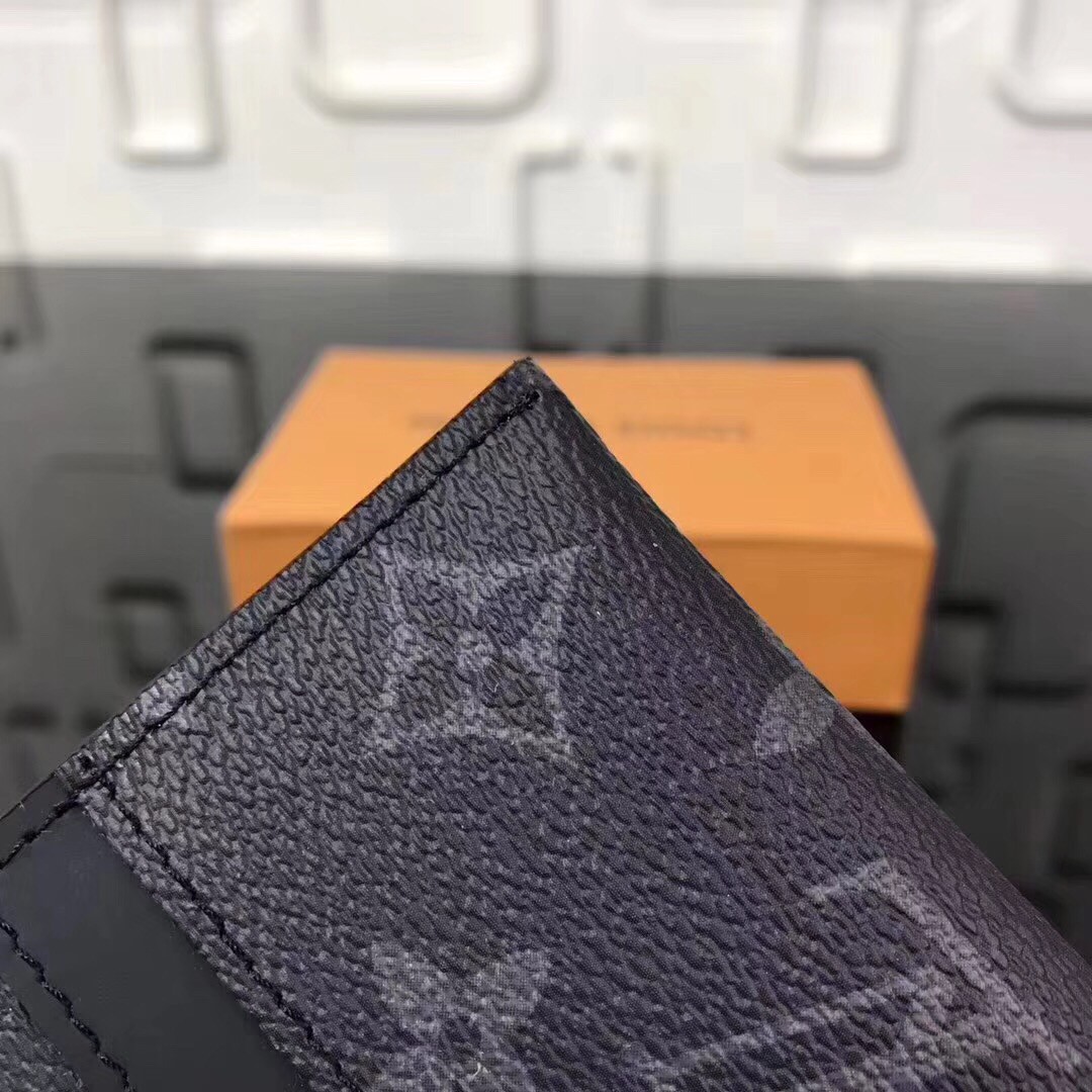 LOUIS VUITTON M62170 MONOGRAM ECLIPSE CARD CASE 217022088, Men's Fashion,  Watches & Accessories, Wallets & Card Holders on Carousell