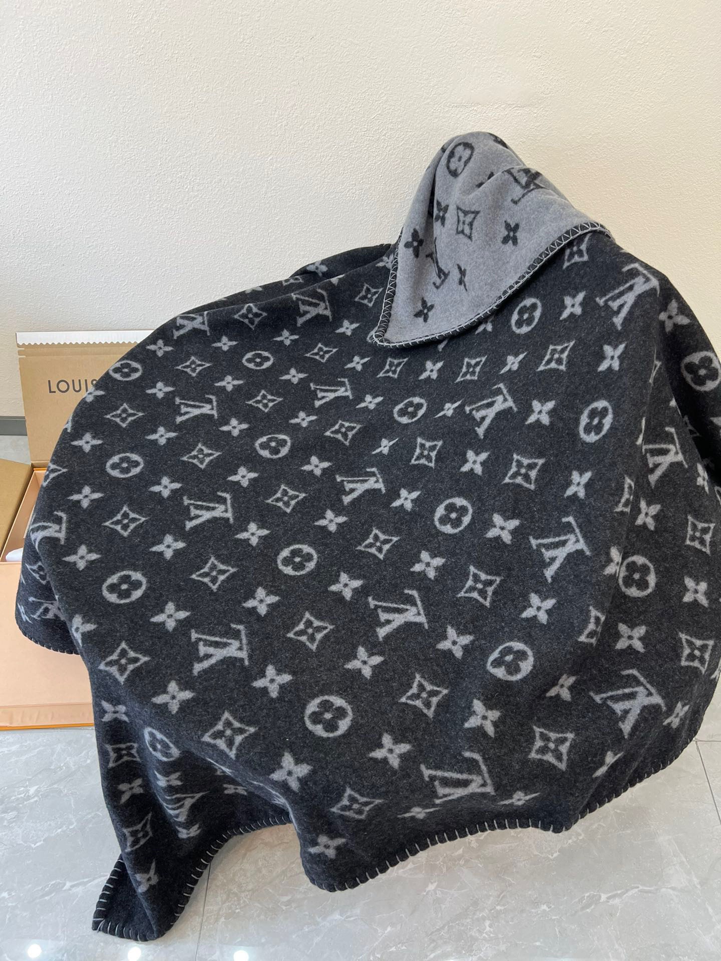 LOUIS VUITTON M76032 Monogram Blanket Cashmere Wool 140 180cm Japan [Used]