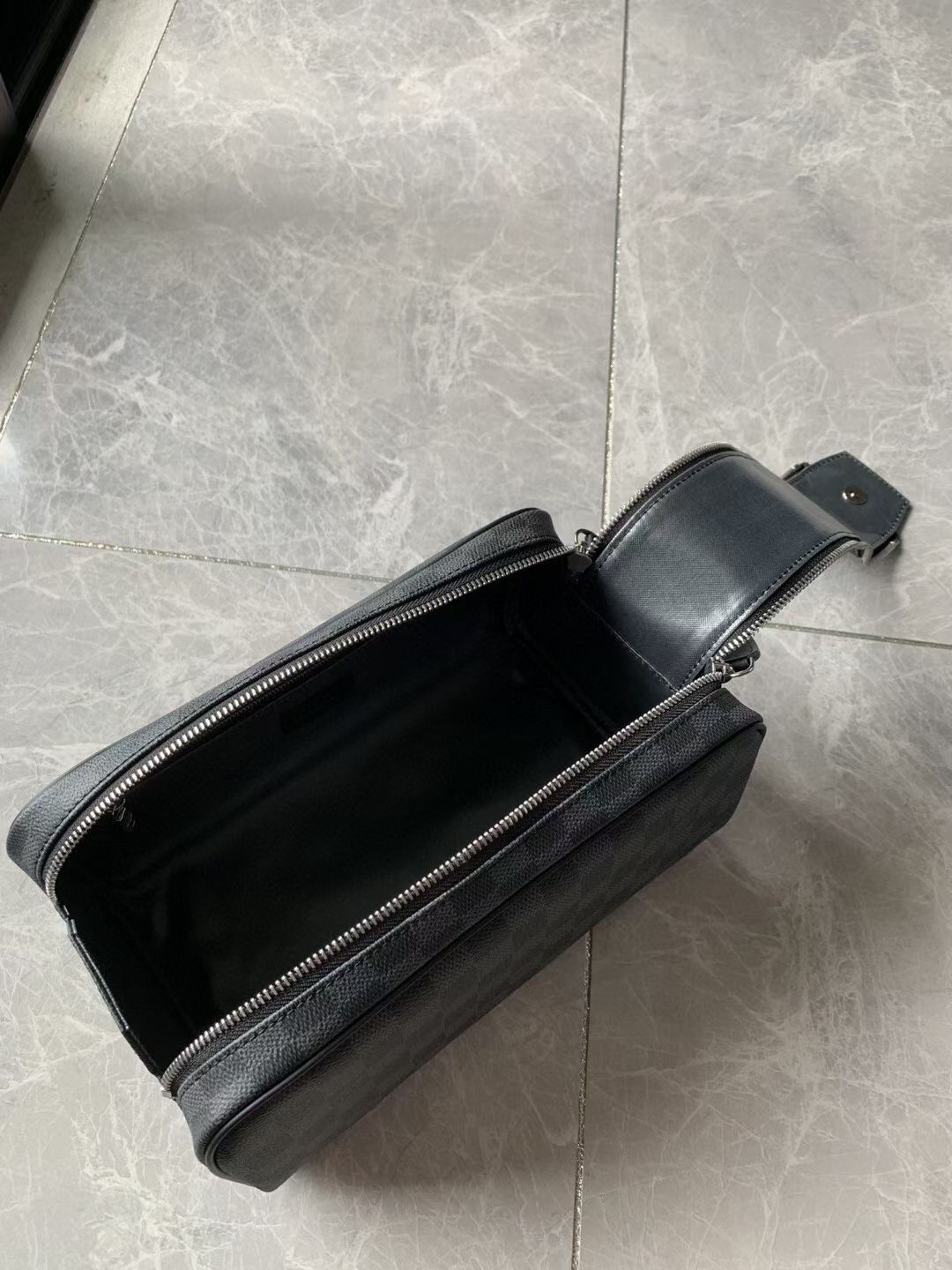 Louis Vuitton MONOGRAM Dopp kit toilet pouch (N40127, M44494)