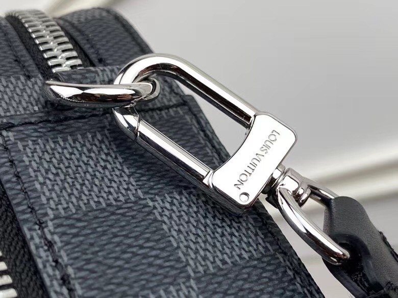 Louis Vuitton N60418 Alpha Wearable 手袋斜挎包帆布灰格尺寸： 18.5